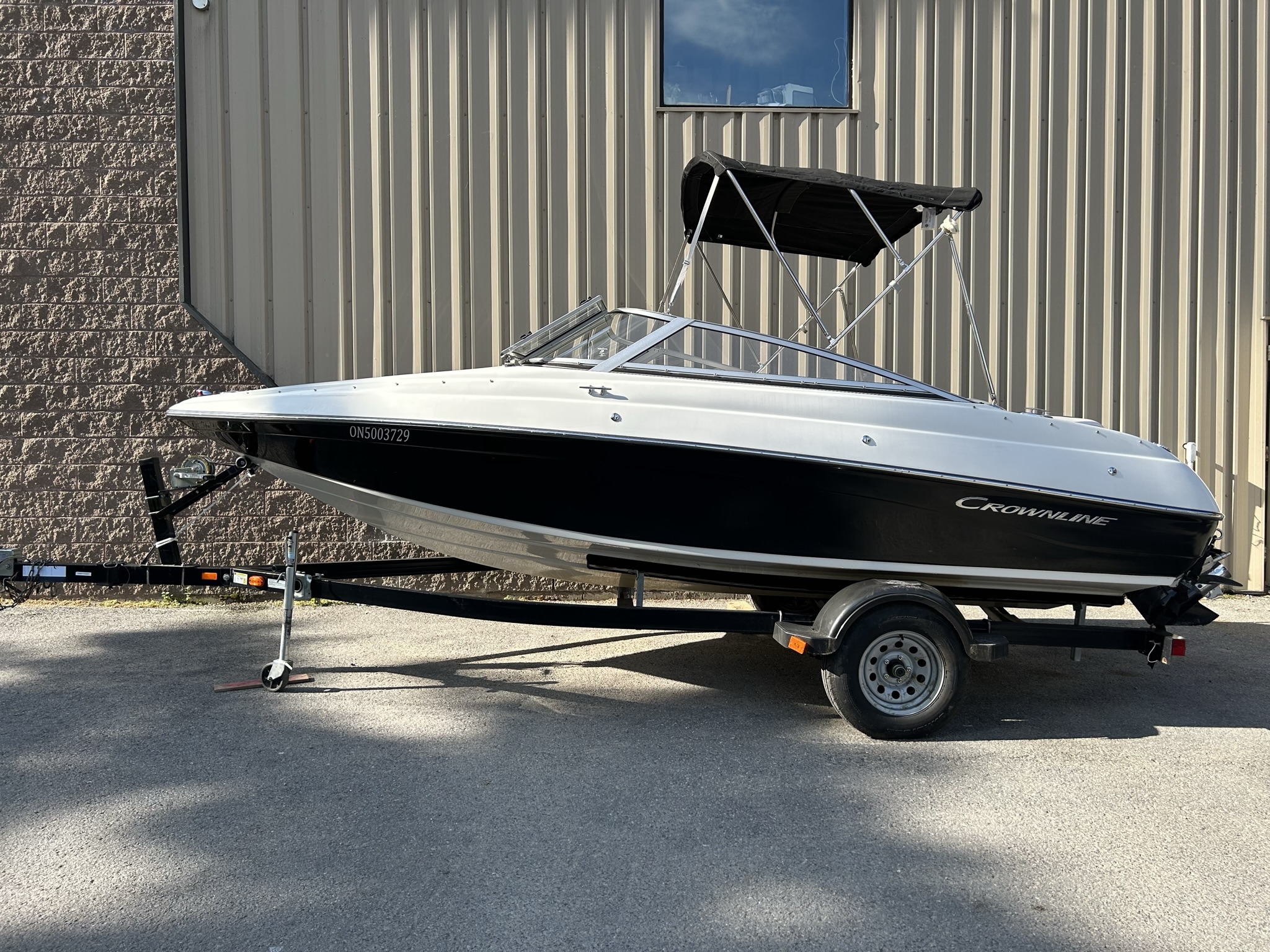 Photo of 2016 CROWNLINE 18SS