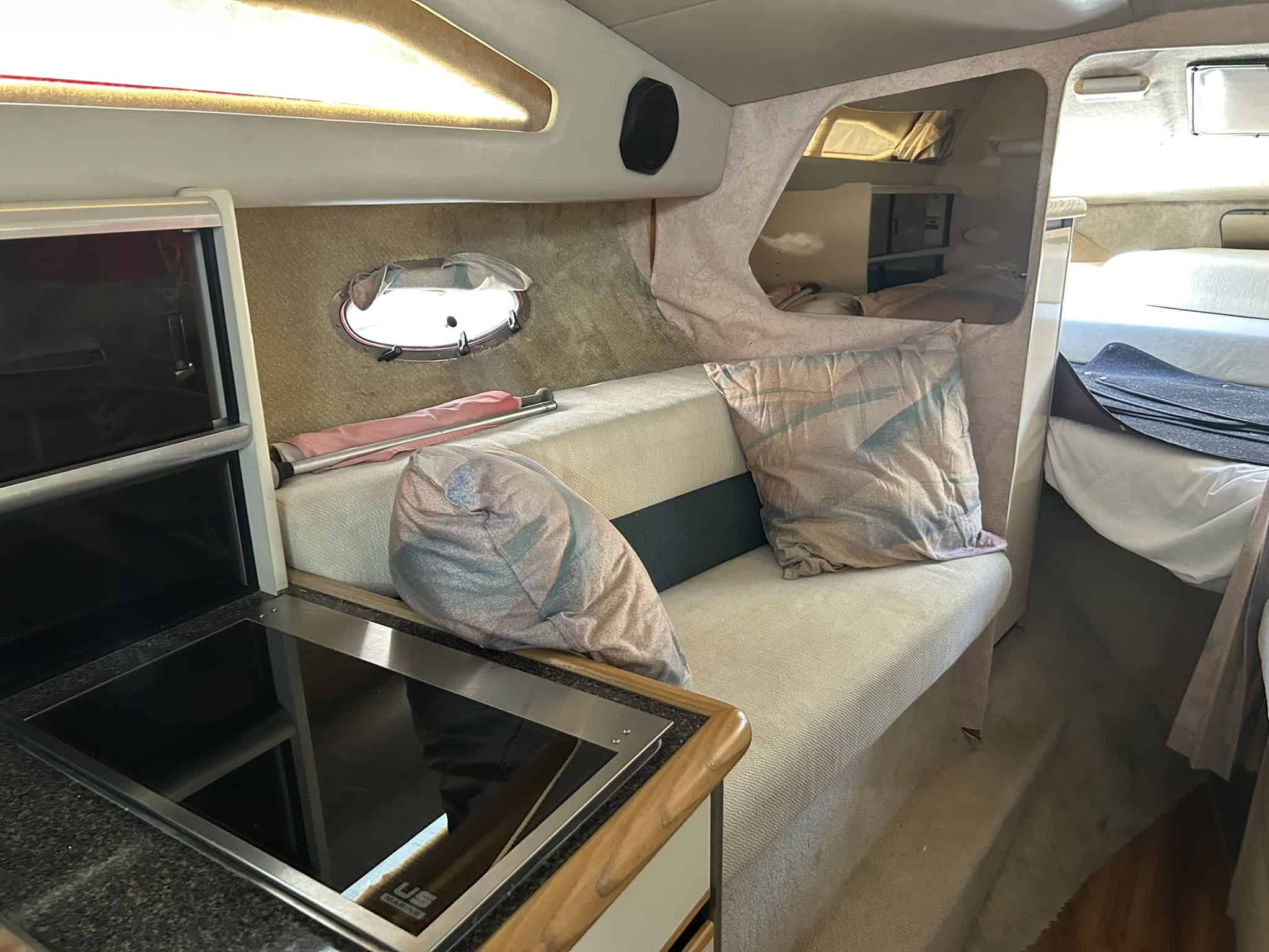 1990 BAYLINER Avanti 2955 - Len’s Cove Marina